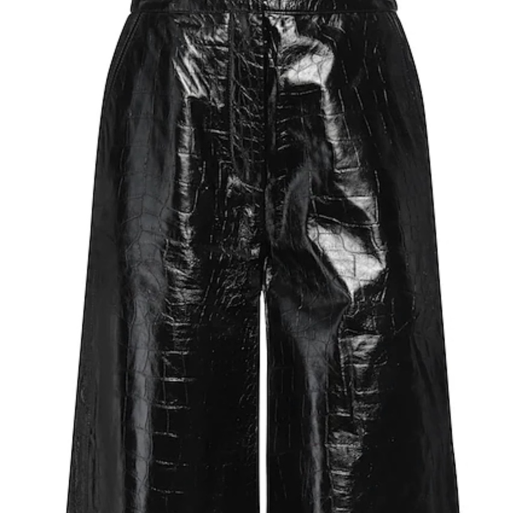 REMAIN Birger Christensen
Women's Black Shorts & Bermuda Shorts Sheepskin